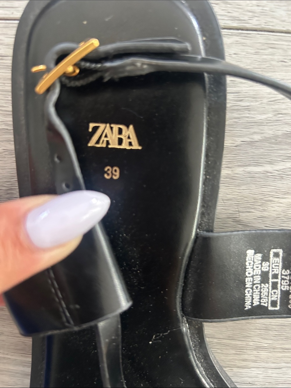 Zara Black Flat Strappy Leather Toe-Ring Sandals with Gold Detail Sz 39 - Picture 12 of 12